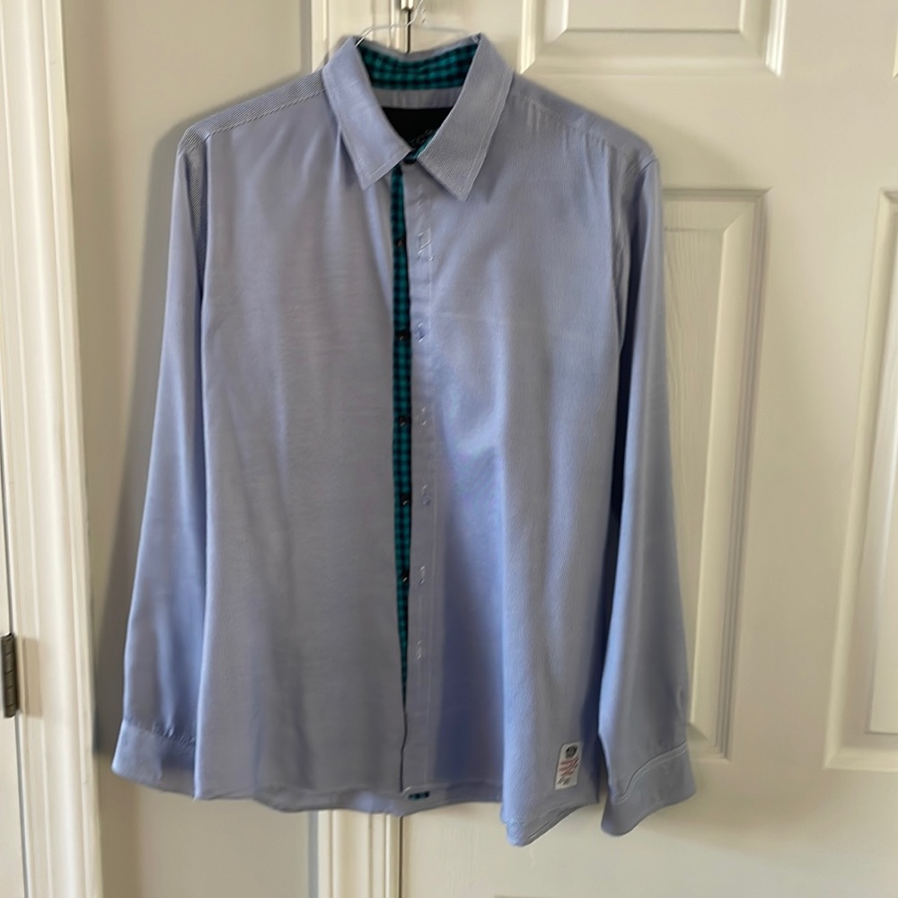 Something Strong button down size L